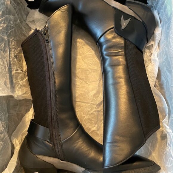 LAST PRICE Fluevog x Star Trek Starfleet Black Leather Boots Size 7 $499 DEAL - Picture 3 of 15